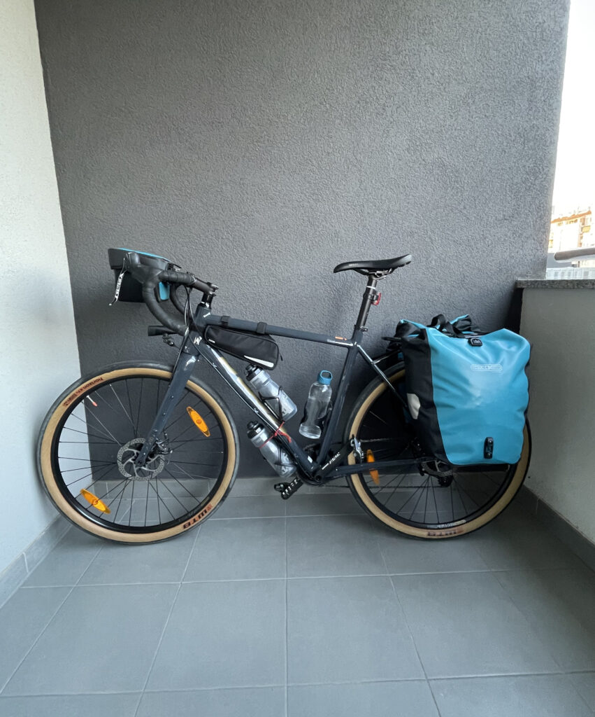 Велосипед для похода - сумки, багажник, крепления для фонаря и воды