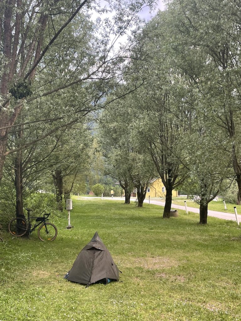 Палатка в кемпинге в Словении